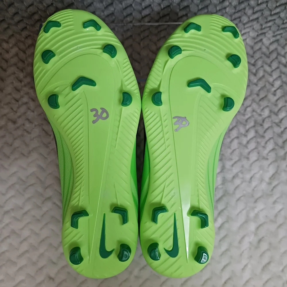 Nike Mercurial Vapor 15 Club MG GS Green Strike Youth Soccer Cleats Size 6Y
